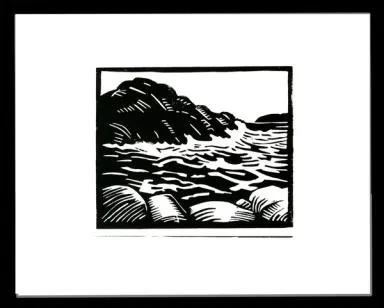 bølger slår mot land