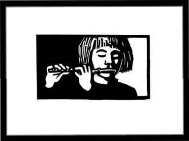 en ung jente spiller fløyte