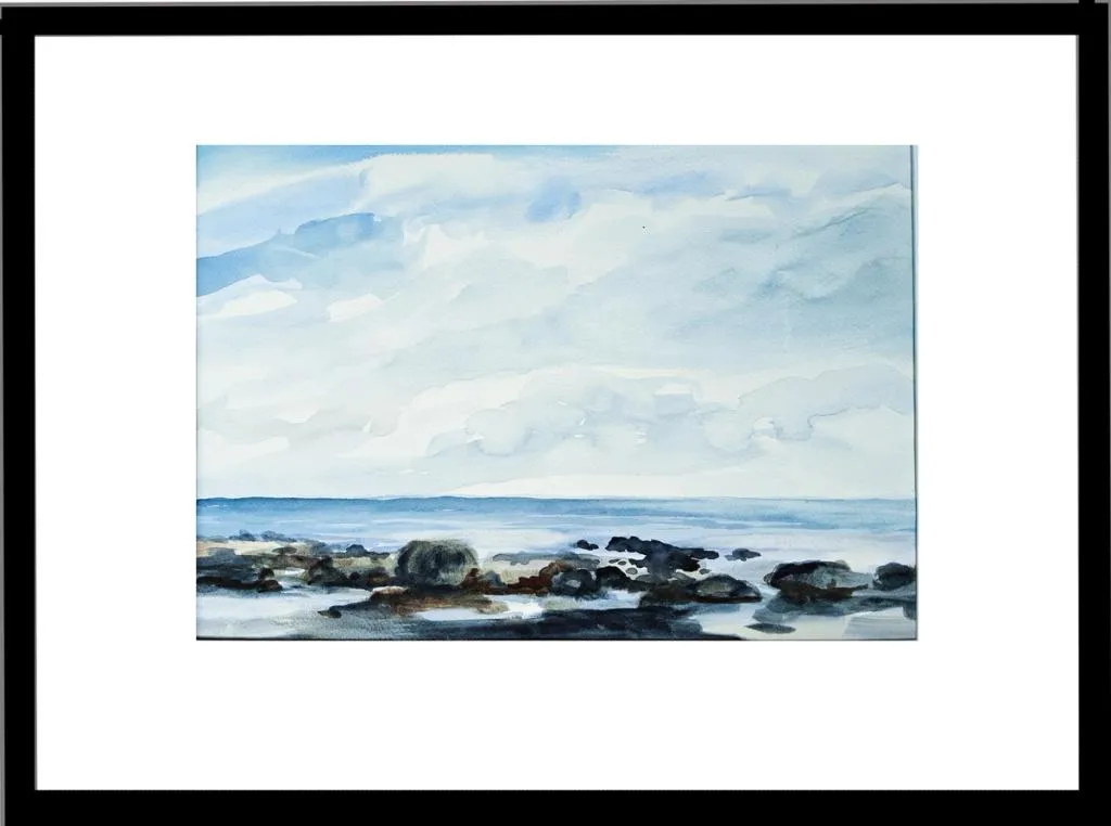 noen steiner ligger i strandkanten