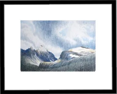 et fjellandskap tegnet med fargeblyant