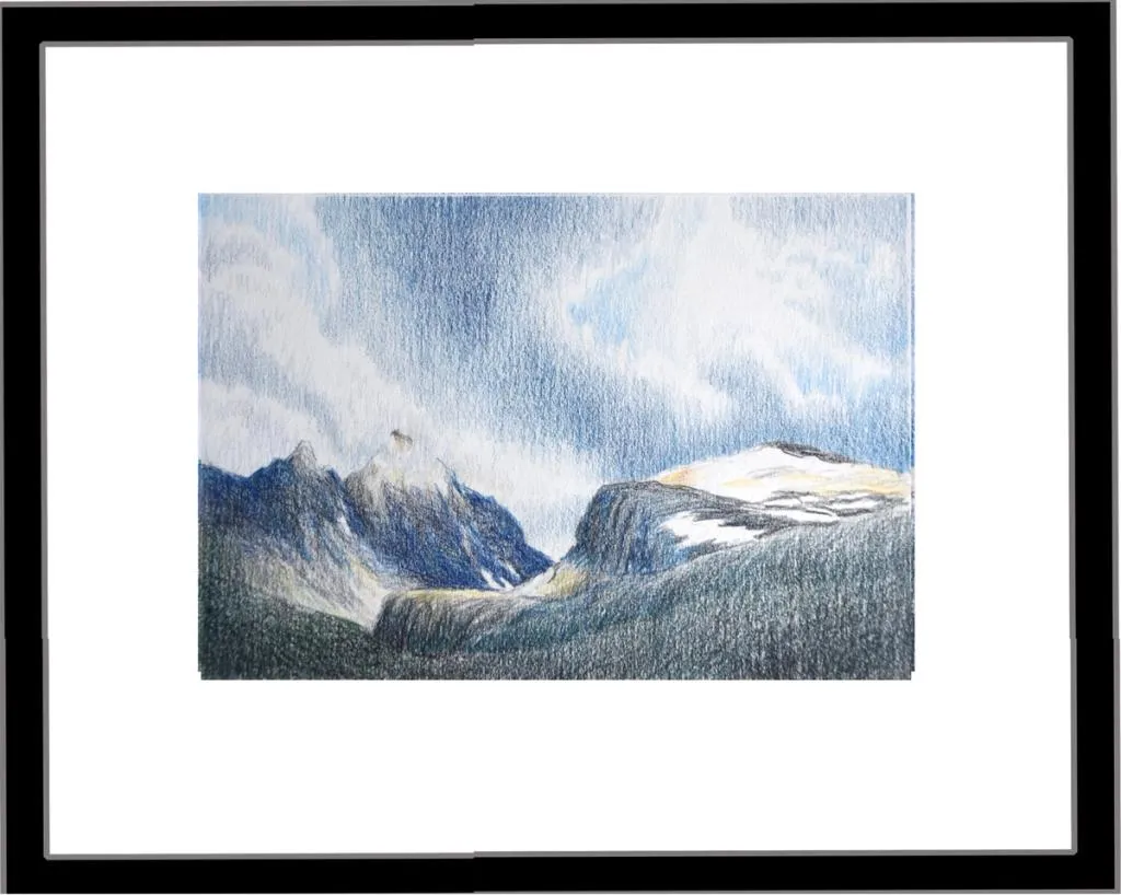 et fjellandskap tegnet med fargeblyant