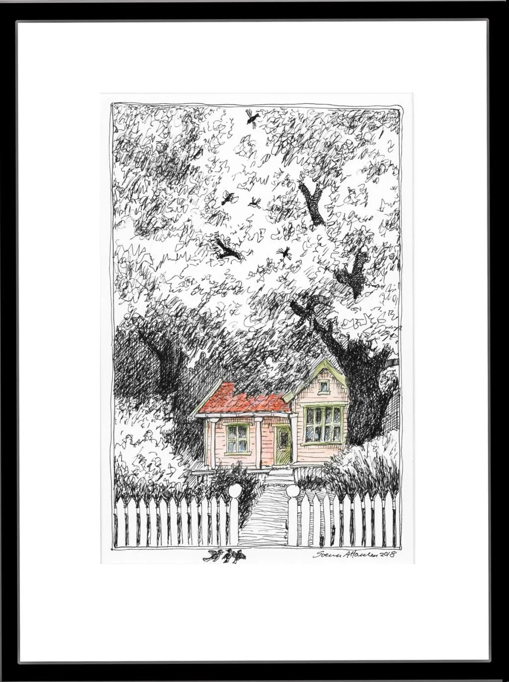 Et lite trehus under noen store trær